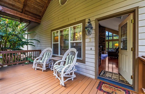 Whittier Condo | Luxury Condo w/Mountain View, Full Kitchen, W&D, Garage and No Steps to get in!