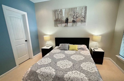 Mission Apartment | Luxury Condo w. Pool and Jacuzzi