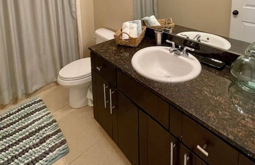 Mission Apartment | Luxury Condo w. Pool and Jacuzzi