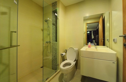 Rama 9 Condo | luxury condo with pool, 5 min to MRT Free WiFi