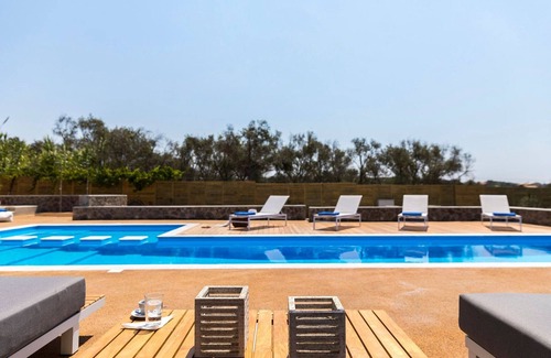 Agios Matthaios Villa | Luxury Corfu Villa | Casa Alta Mare Villa | Private Pool | 3 BDR | Skidi