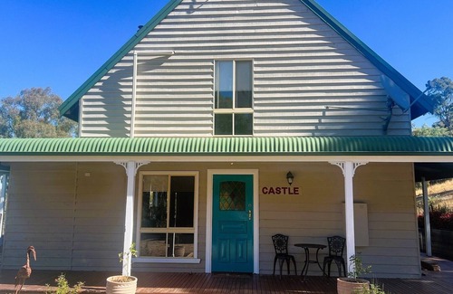 Bonnie Doon House | Luxury cottage located 9mins from Lake Eildon close to Mansfield & Mount Buller.