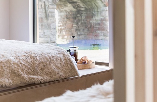 Anstruther Cabin | Luxury country lodge with wood fire hot tub near St Andrews, Scotland