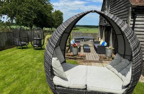 Faversham House | Luxury, countryside barn conversion with Hot tub