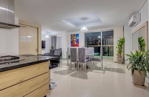 Crespo Condo | Luxury CTG Airport Penthouse 3 BD 2 BA Suite + Rooftop Pool