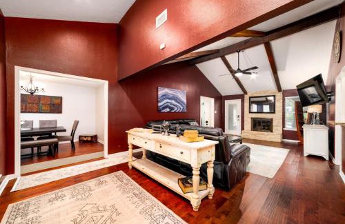 Timberlake Estates House | Luxury Cypress Escape - Pool, BBQ, Bar, 8 Beds