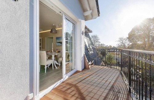 Zingst Apartment | Luxury vacation apartment right by the sea with sauna and fireplace.