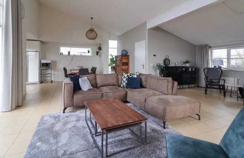 Makkum Cabin | Luxury detached villa on or near the beach