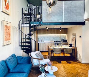 Docklands Apartment | Luxury Docklands Loft 2B1B River view & Free parking