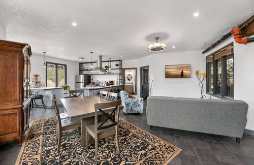 Estes Park Apartment | Luxury Downtown Estes Park 2 Bedroom Lic. #6075