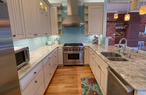 Frankfort House | Luxury Downtown Loft 2 bedroom/2 bath Home