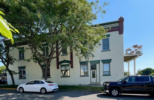 Frankfort House | Luxury Downtown Loft 2 bedroom/2 bath Home