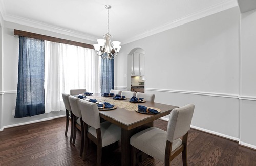 Spring House | Luxury Dream Home with Pool and Surround Sound System. Close to Splash pad, etc.