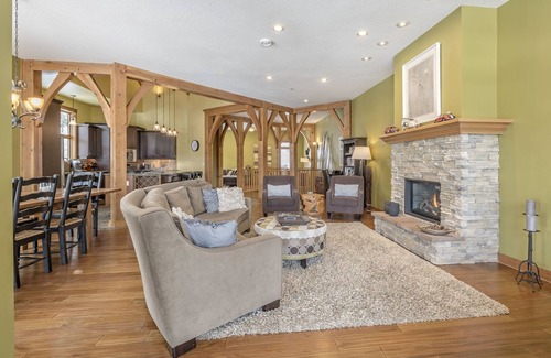 Silver Star Mountain Ski Chalet | Luxury duplex on The Ridge, incredible views, hot tub and ski storage!
