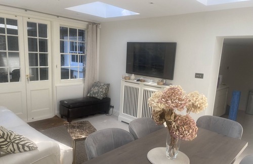 Churchill House | Luxury, elegant Georgian home in leafy central London neighbourhood