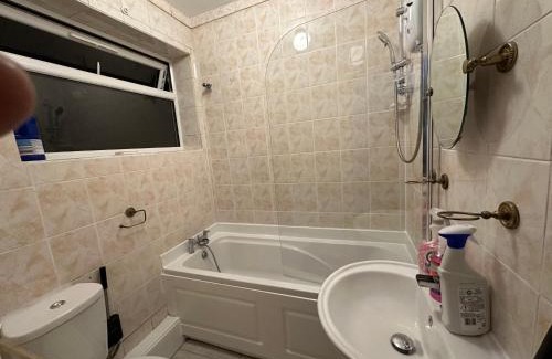 Downham Apartment | Luxury Ensuite 2nd Studio Flat With Great Views in Keedonwood Road With Fully Own Bathroom Newly Added And Private Kitchenette