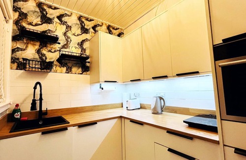 Cowdenbeath Apartment | Luxury Entire Holiday Apartment - Self Checkin & Checkout