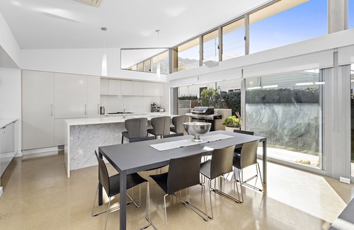 Austinmer House | Luxury Escape – 100m to Austinmer Beach
