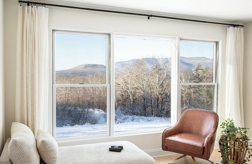 Leeds House | Luxury Escape with Panoramic Mountains Views