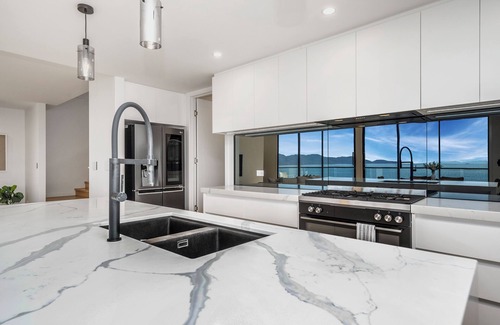 Castle Hill Villa | Luxury Escapes Townsville Villa B