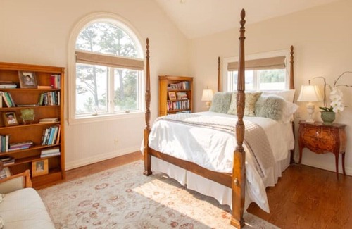 Tiburon House | Luxury Estate + Corporate Retreat - Does not host weddings
