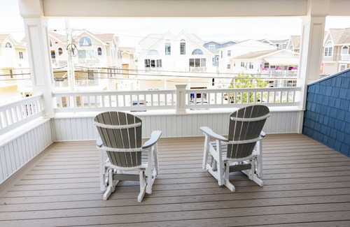 Sea Isle City House | Luxury Family Retreat! 5 BR, Elevator, & bonus room Steps to Beach, Dock & Park