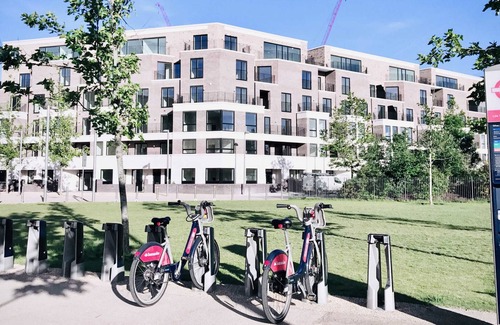 Stratford Apartment | Luxury Family Stay, Near Westfield