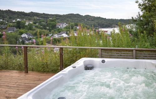 Sveio House | Luxury Fjord Cabin with Jacuzzi Stunning View and Grill Hut