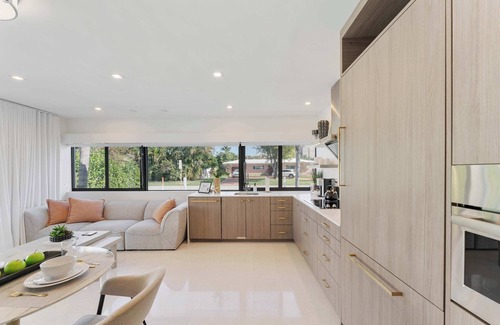 North Corals Apartment | Luxury Florida King Bed Studio - Dog Friendly Oasis