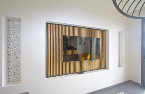 Les Baumettes Apartment | Luxury Garden Jacuzzi Promenade
