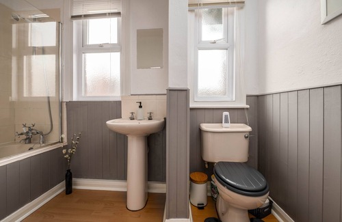 Grimsby Apartment | Luxury flat in central location