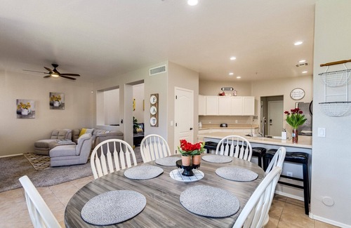 Alta Mesa House | Luxury Golf Community Retreat ~ Putting Green, EV Charger, Pool & Hot Tub