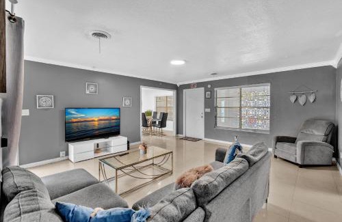 Hollywood Hills House | Luxury Heated Pool Villa Hollywood Beach & Casino