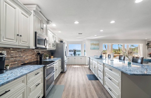 Seffner Community Alliance House | Luxury Hideaway - Lakefront - Pool & Games
