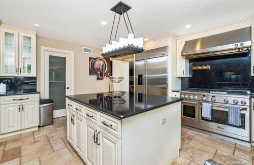 Felicita House | Luxury Hilltop Estate:Game Room/VolleyBall/Pool/Hot Tub!