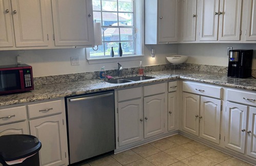 Kenner - Louis Armstrong International Airport House | Luxury Home: 4 Beds 2.5 Baths. 7 mnts from Airport