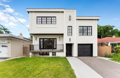 Etobicoke Villa | Luxury Home - 5 min from airport, 15 to downtown