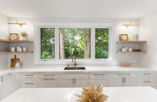 Etobicoke Villa | Luxury Home - 5 min from airport, 15 to downtown