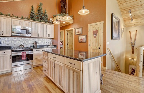 Venner Ranch Estates House | Luxury Home, Breathtaking Views, Hot Tub, Colorado Rocky Mountains