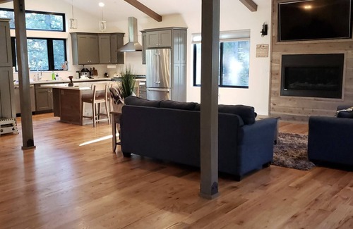 North Upper Truckee House | Luxury Home -Game & Theater Room -4000 Sqft nPermit no:073322 TOT#T64849