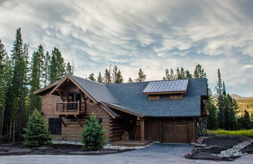 Powder Ridge House | Luxury Home, Ideal Winter Ski-in/Ski-out or Summer Basecamp