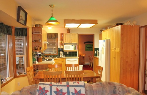 Roberts Creek House | Luxury Home Near Beach In The Heart Of Roberts Creek, British Columbia