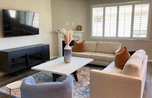 Mira Loma House | Luxury Home Perfect for Getaway
