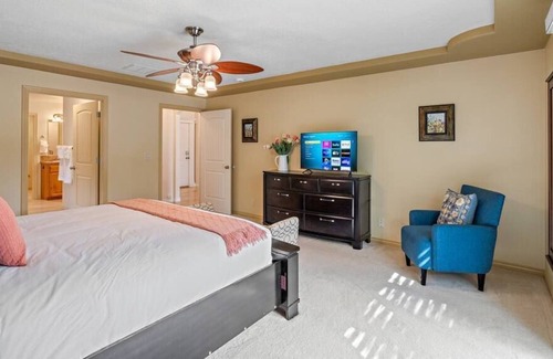 Meridian House | Luxury Home with 3 Car Garage in Middle of Meridian