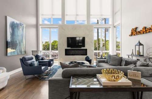 Eighth Avenue House | Luxury Home with HUGE Rooftop and 7 Beds