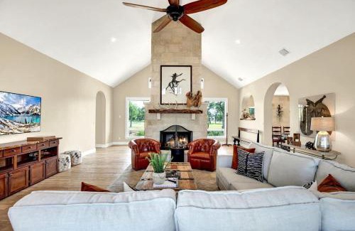 Fredericksburg House | Luxury Homes! With a Pool-Jacuzzi-Outdoor Kitchen!