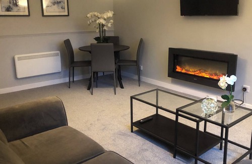 South Queensferry Apartment | Luxury Hotel Style 2 Bedroom Apartment in Sth Queensferry Views to Forth Bridge