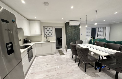 Harrow Apartment | Luxury House