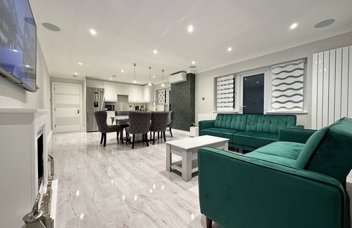 Harrow Apartment | Luxury House