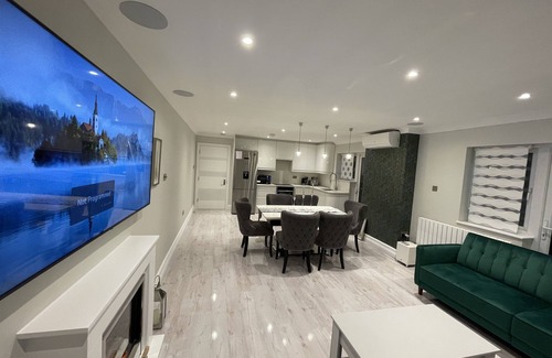 Harrow Apartment | Luxury House
